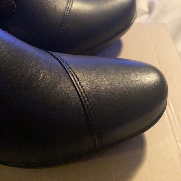 New never worn Clark’s comfortable small heel and zip sided - Picture 6 of 8